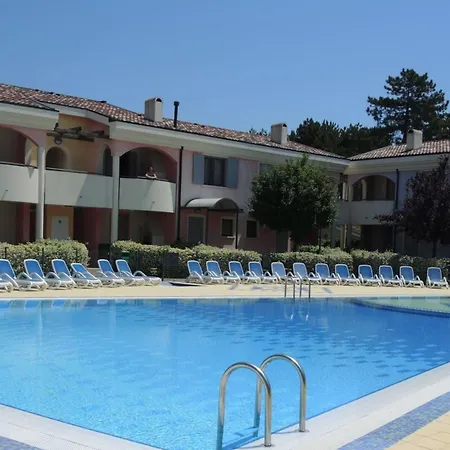 Relaxing Garden Flat With Pool Near The Lejlighed *