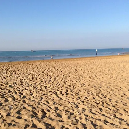 Cozy Flat With Swimming Pool Μπιμπιόνε