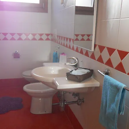 Relaxing Garden Flat With Pool Near The * Μπιμπιόνε