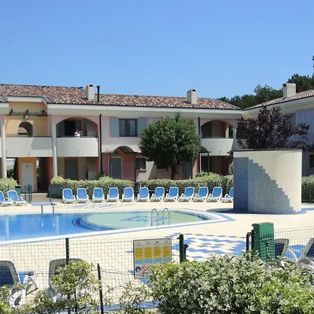 Relaxing Garden Flat With Pool Near The * Бибионе