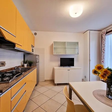 Διαμέρισμα Relaxing Garden Flat With Pool Near The