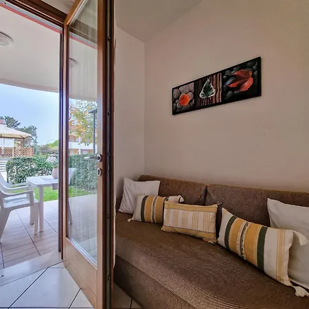 Διαμέρισμα Relaxing Garden Flat With Pool Near The
