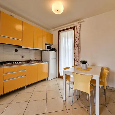 Διαμέρισμα Relaxing Garden Flat With Pool Near The