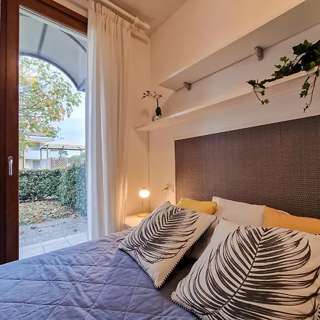 Relaxing Garden Flat With Pool Near The Διαμέρισμα Μπιμπιόνε