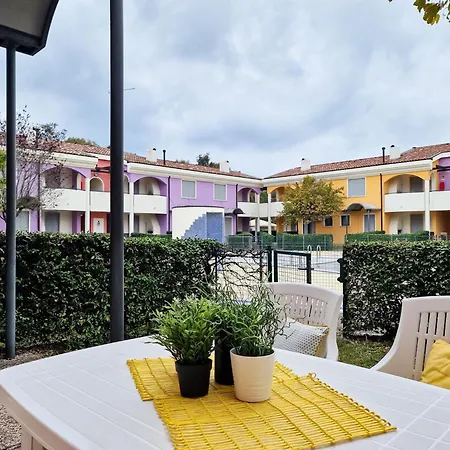 Relaxing Garden Flat With Pool Near The Διαμέρισμα Μπιμπιόνε