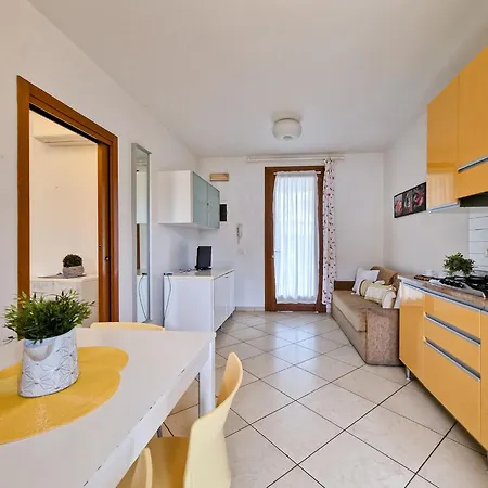 Relaxing Garden Flat With Pool Near The Διαμέρισμα Μπιμπιόνε