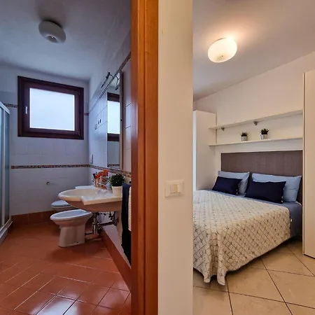Relaxing Garden Flat With Pool Near The Διαμέρισμα Μπιμπιόνε