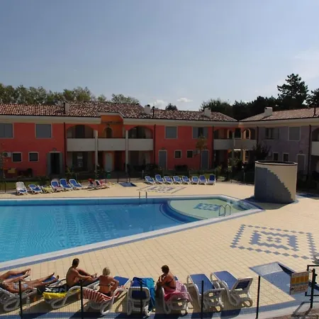 Relaxing Garden Flat With Pool Near The *