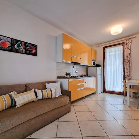 Relaxing Garden Flat With Pool Near The