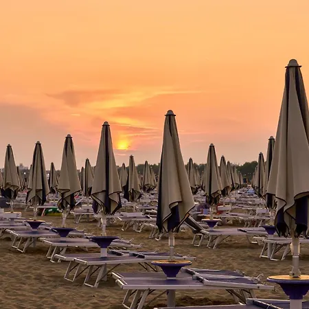 Relaxing Garden Flat With Pool Near The Apartamento Bibione