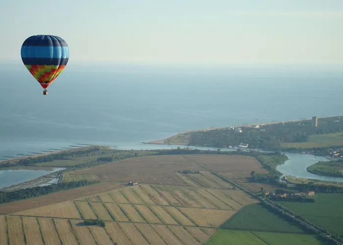 Relaxing Garden Flat With Pool Near The *